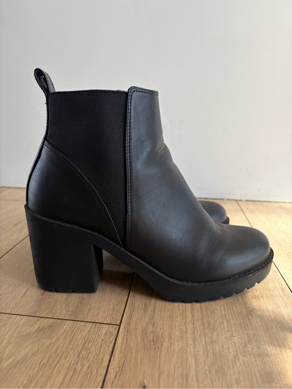 Black Ankle heeld boots